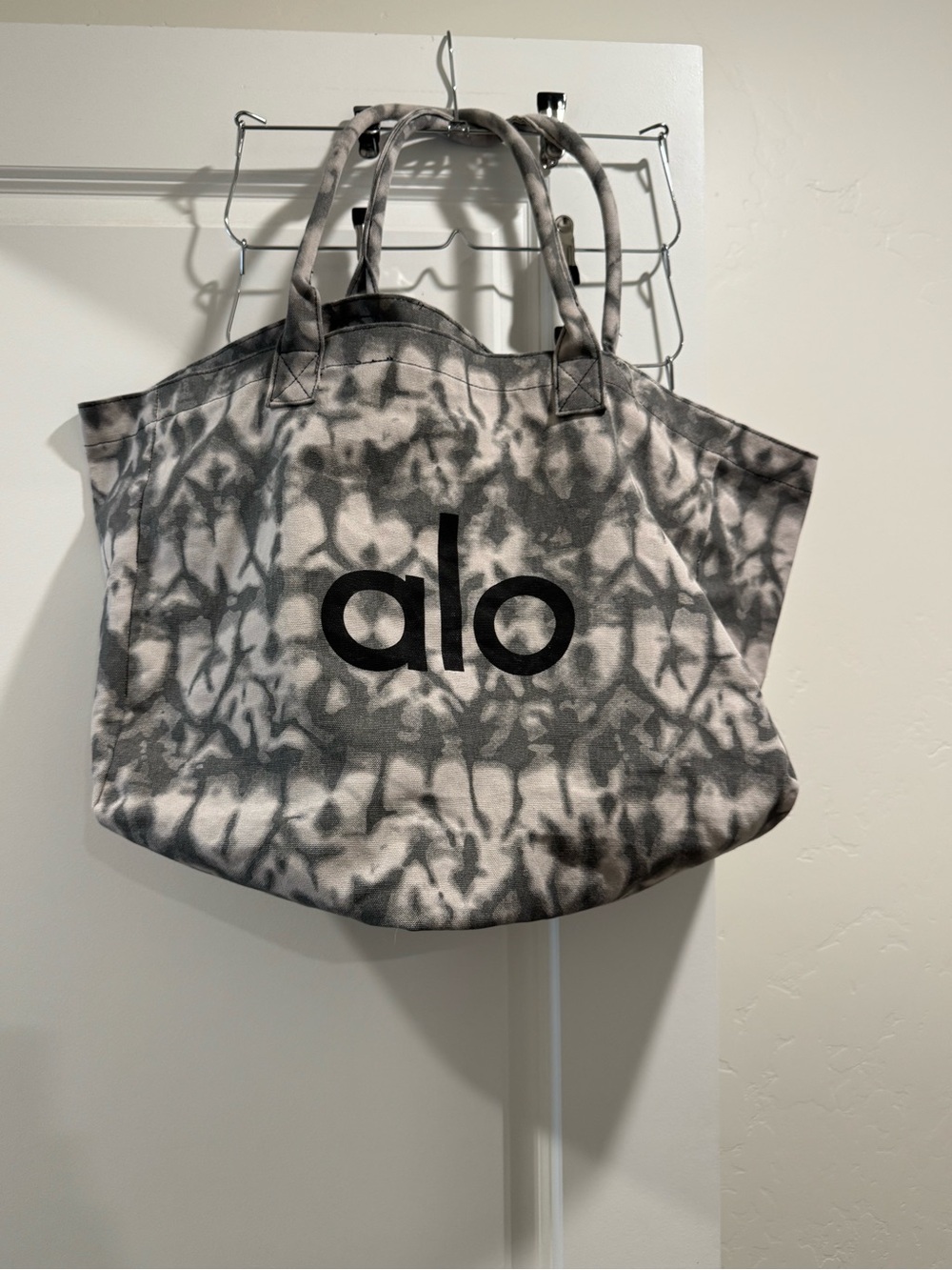 Alo Yoga Grey Tie Dye Shopper Tote - Picture 2 of 2